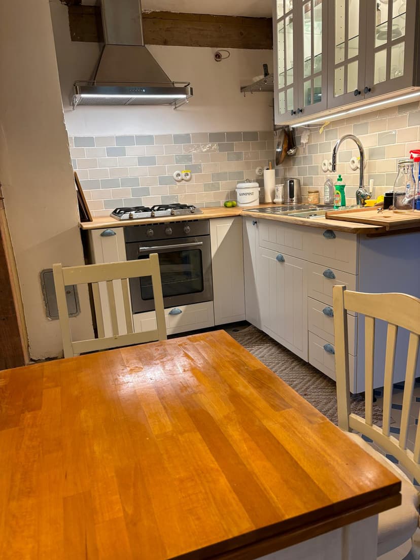 Voll ausgestattete Küche